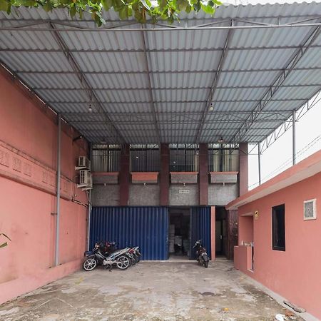 Hotel Reddoorz Syariah Near Stasiun Karet Jakarta Exterior foto