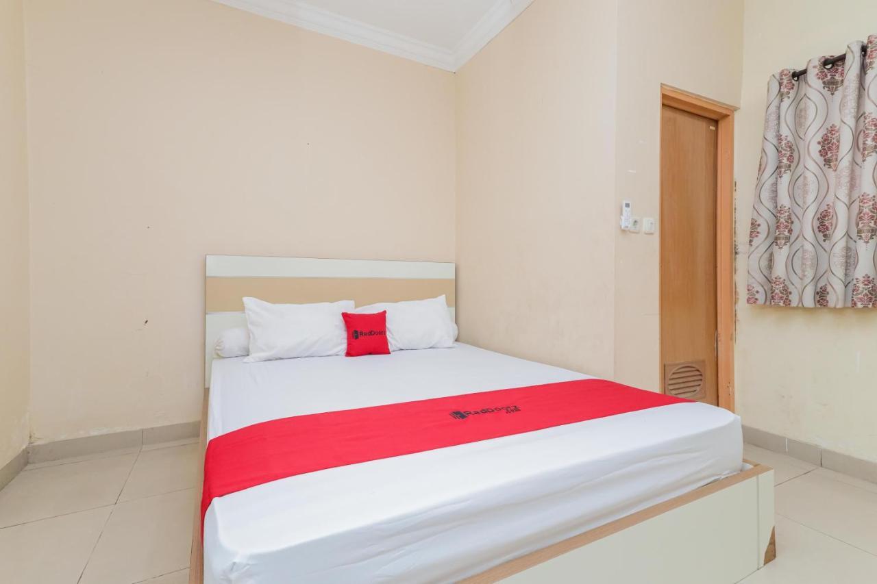 Hotel Reddoorz Syariah Near Stasiun Karet Jakarta Exterior foto