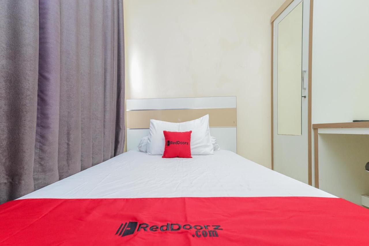 Hotel Reddoorz Syariah Near Stasiun Karet Jakarta Exterior foto