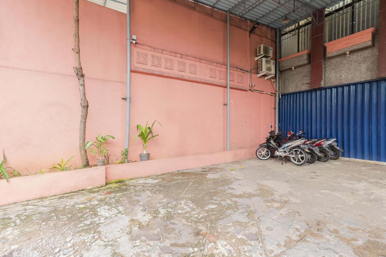 Hotel Reddoorz Syariah Near Stasiun Karet Jakarta Exterior foto